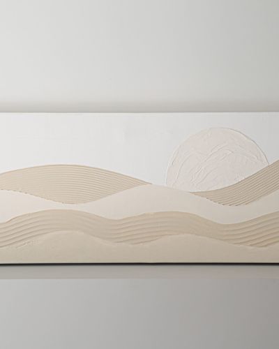 La collection Sunset est une véritable ode à la beauté des couchers de soleil et une invitation à la contemplation et au voyage intérieur. Cette collection propose une oeuvre panoramique de??? cm sur ??? Cm ici présentée en dégradé de beige Ce tableau texturé minimaliste, représentant un coucher de soleil sur des ondulations délicates, s’adapte parfaitement à tous les intérieurs. Le dégradé subtil de la couleur utilisée , qui peut être de la nuance de votre choix ( formulaire commande personnalisée) , évoque la sérénité et la beauté d'un crépuscule paisible. La texture ajoutée aux ondulations du paysage crée une dimension tactile, apportant de la profondeur à la simplicité de la scène. Posséder un tableau SUNSET, c'est intégrer une oeuvre qui non seulement apaise l'esprit, mais s'harmonise aussi parfaitement avec votre intérieur. Il devient ainsi un élément de décoration élégant qui reflète la quiétude tout en enrichissant l'ambiance de votre espace de vie.